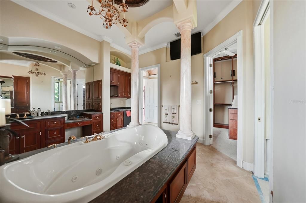 Bathroom, Dual Sink Vanities, Interior