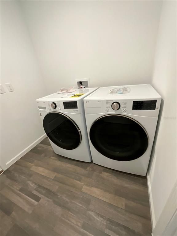 Interior, Washer, Wood Texture Flooring