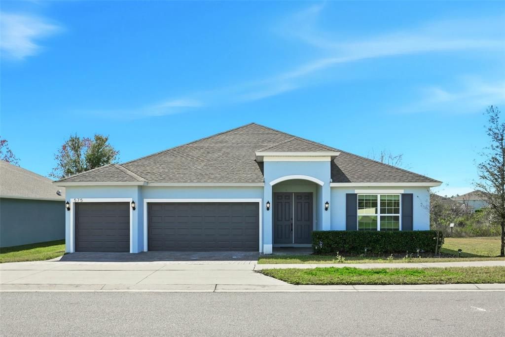 Attached, Exterior, Facade, Ranch