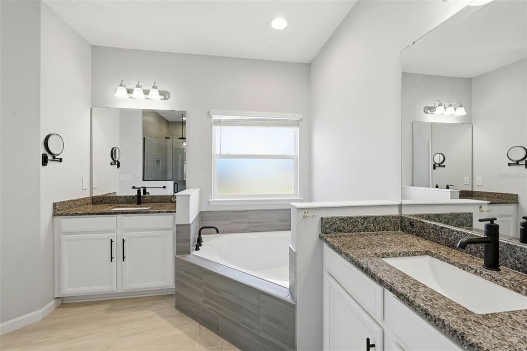 Bathroom, Dual Sink Vanities, Interior, Recessed Lighting
