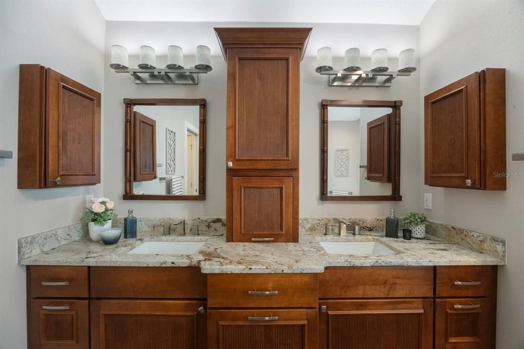 Bathroom, Dual Sink Vanities, Interior