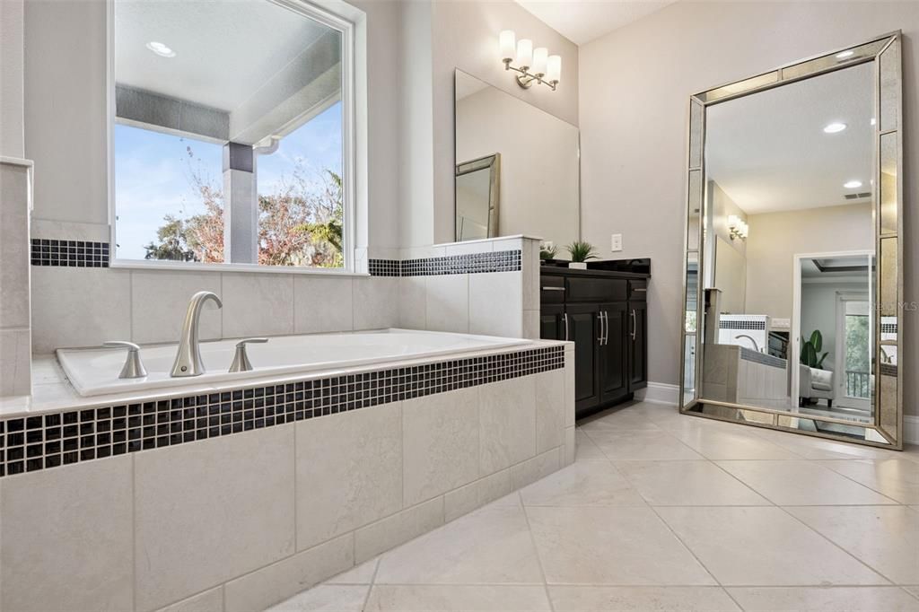 Bathroom, Interior, Recessed Lighting