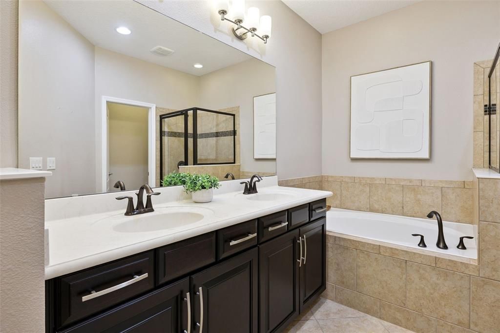 Bathroom, Dual Sink Vanities, Interior, Recessed Lighting