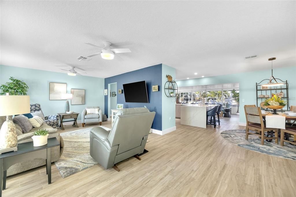 Dining room, Interior, Kitchen, Living room, Pendant Lights, Recessed Lighting, Wood Texture Flooring