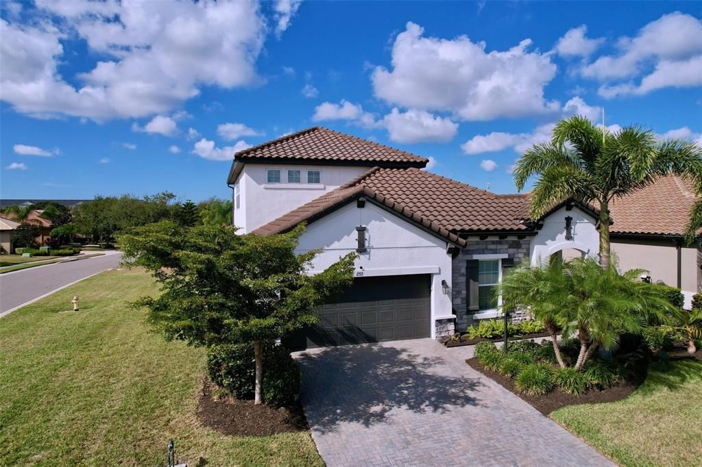 Attached, Exterior, Facade, Mediterranean