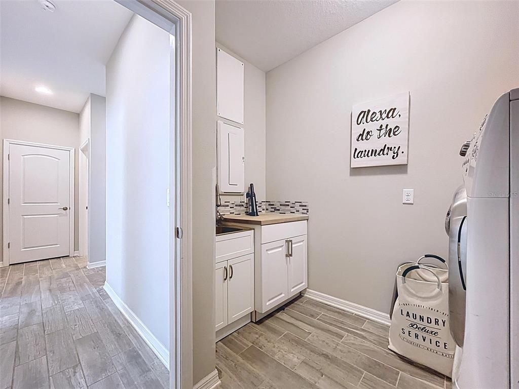 Interior, Kitchen, Recessed Lighting, Washer, Wood Texture Flooring