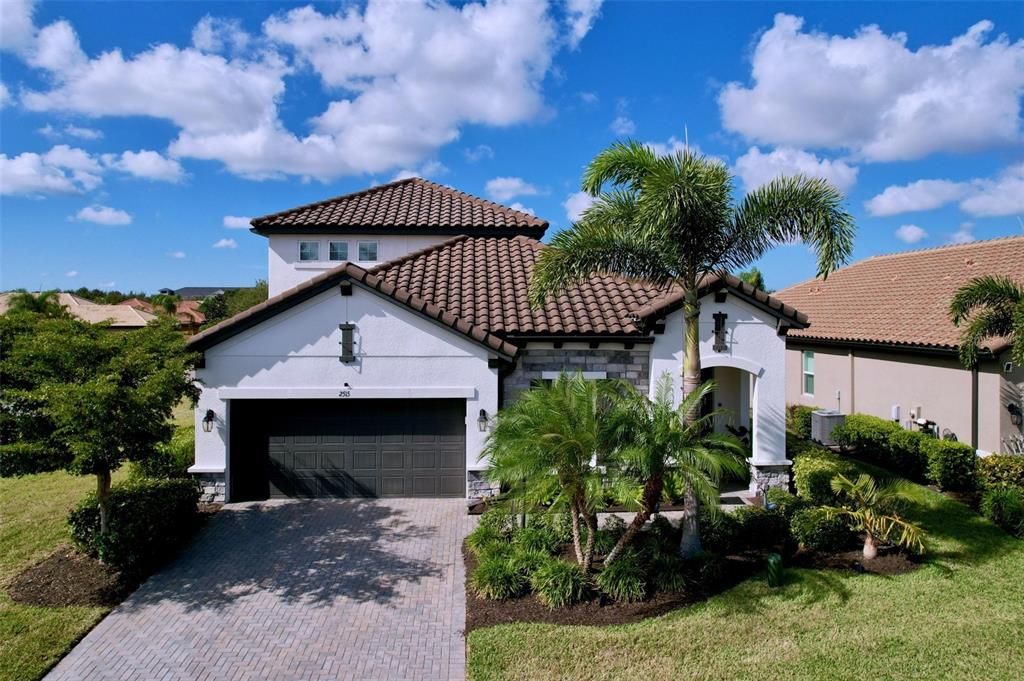 Attached, Exterior, Facade, Spanish Mediterranean