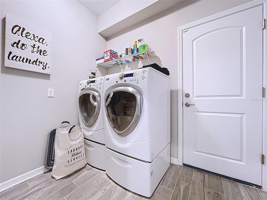 Interior, Washer, Wood Texture Flooring