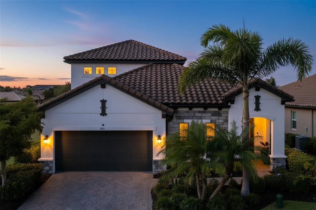 Attached, Exterior, Facade, Spanish Mediterranean