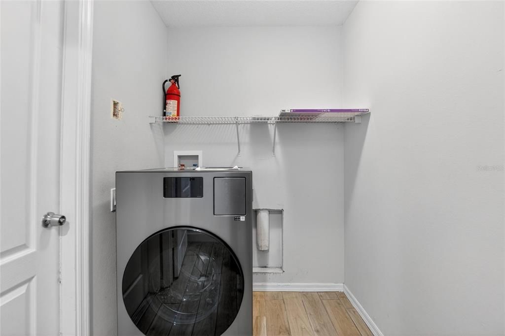 Interior, Utility Closets, Washer, Wood Texture Flooring