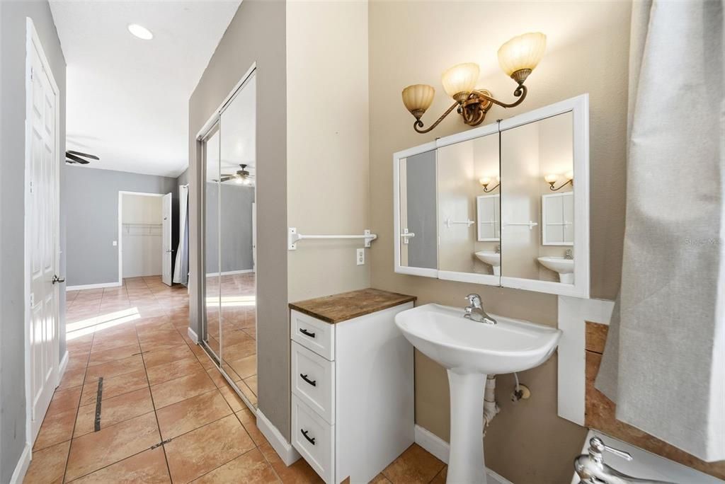 Bathroom, Interior, Recessed Lighting