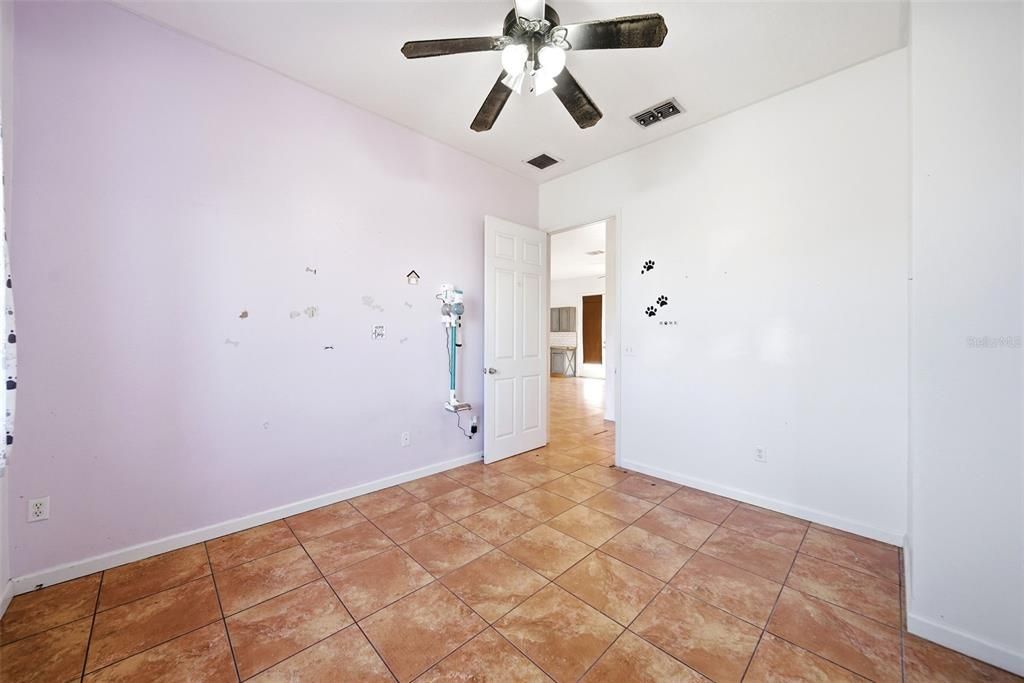 Empty room, Interior