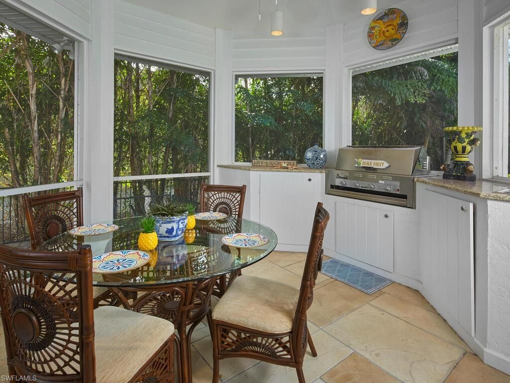 Dining room, Interior