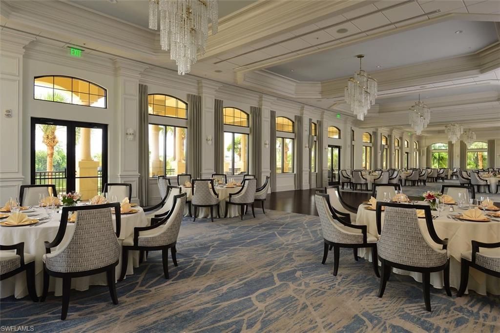 Chandelier, Dining room, Interior, Recessed Lighting, Wood Texture Flooring