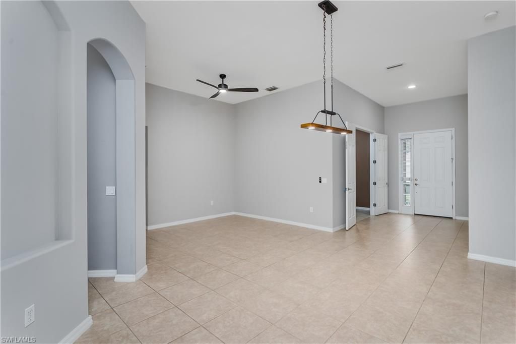 Empty room, Interior, Pendant Lights, Recessed Lighting