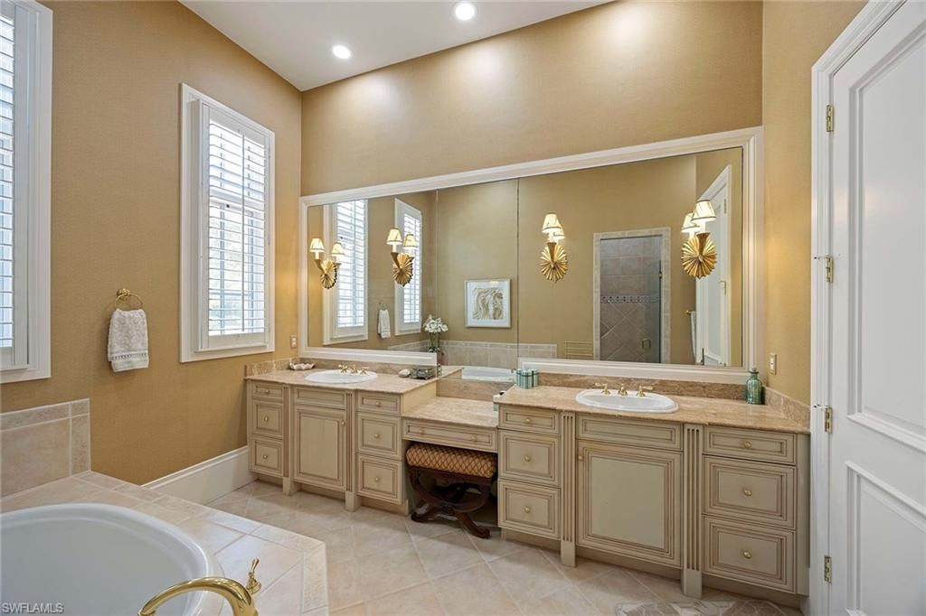 Bathroom, Dual Sink Vanities, Interior, Recessed Lighting