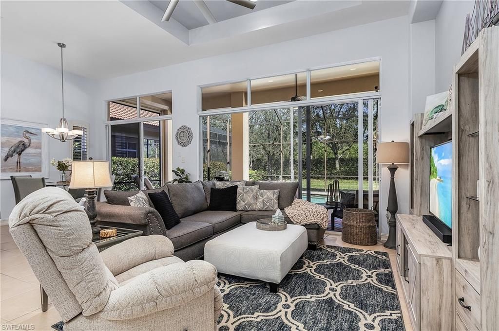 Dining room, Interior, Living room, Pendant Lights