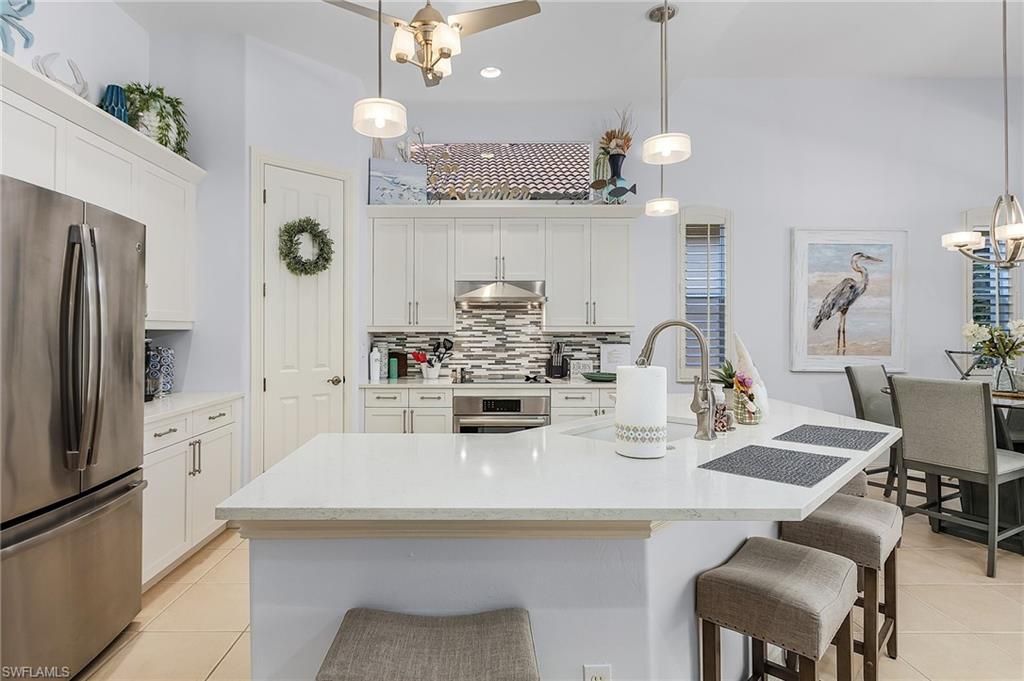 Dining room, Interior, Kitchen, Pendant Lights, Recessed Lighting, Stainless Steel Appliances