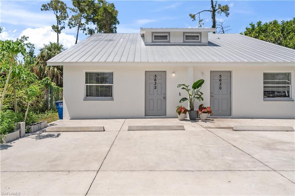 Exterior, Facade, Ranch