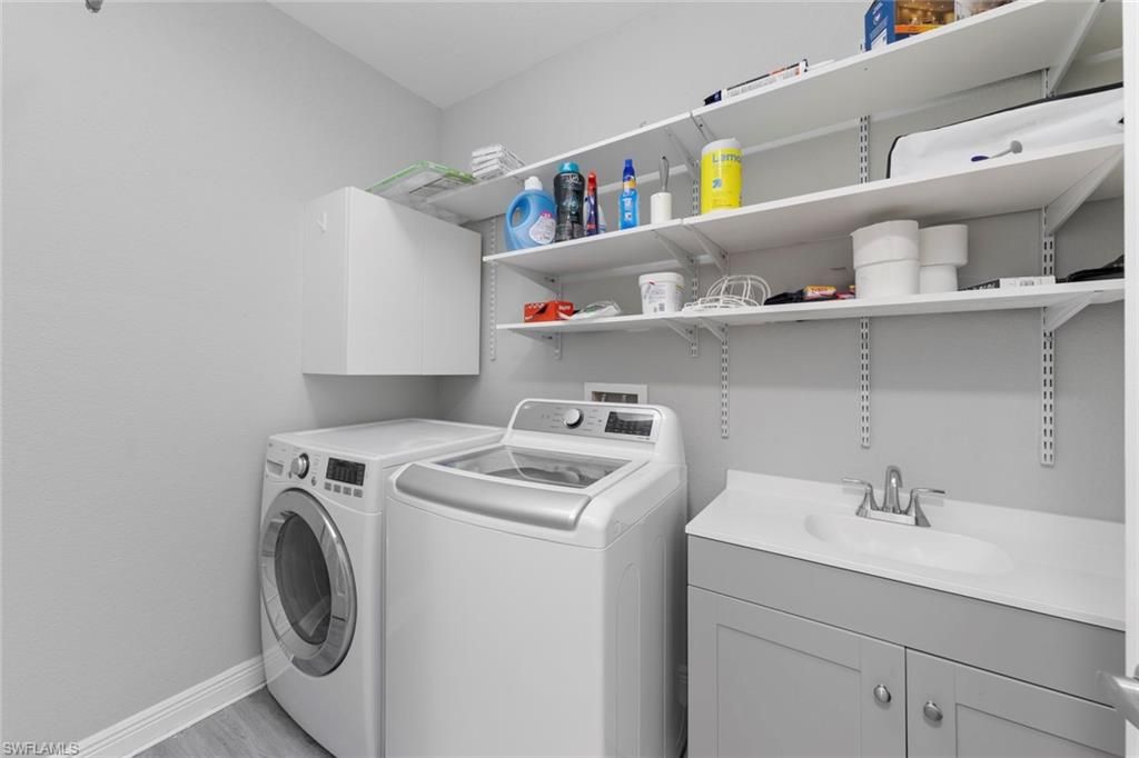 Interior, Washer, Wood Texture Flooring
