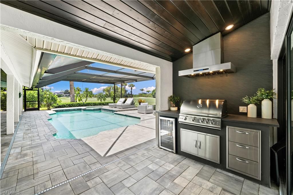 Exterior, Outdoor Kitchen, Pool