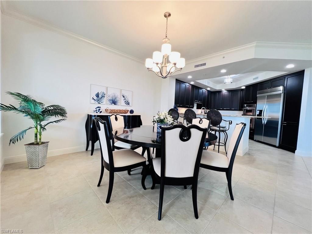 Chandelier, Dining room, Interior, Kitchen, Recessed Lighting, Stainless Steel Appliances