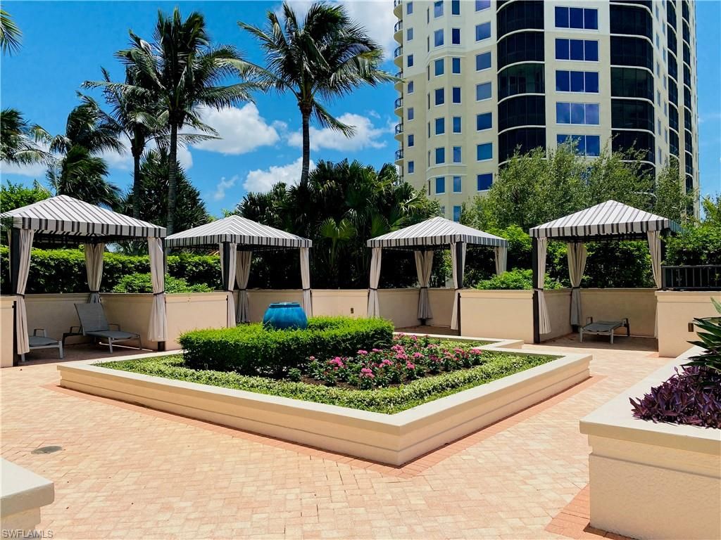 Exterior, Outdoor Kitchen