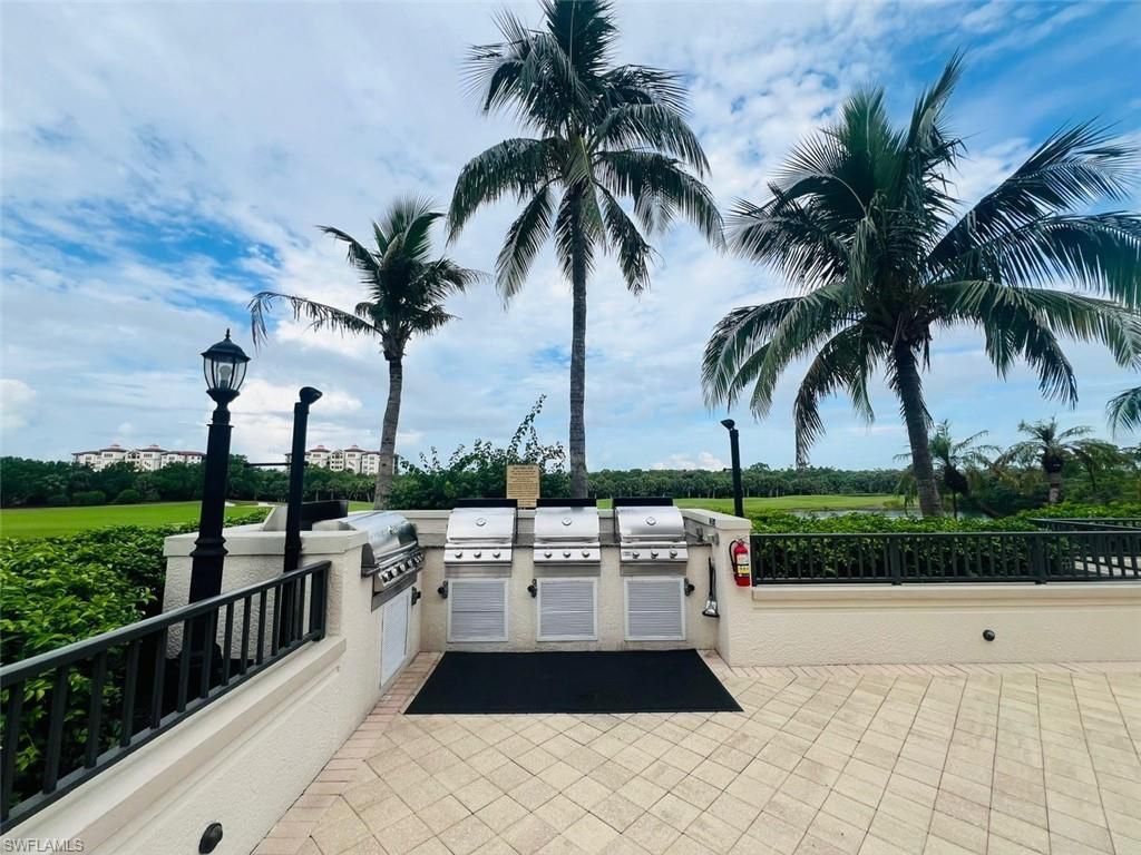 Exterior, Outdoor Kitchen