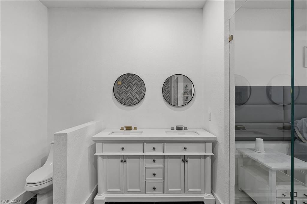 Bathroom, Dual Sink Vanities, Interior