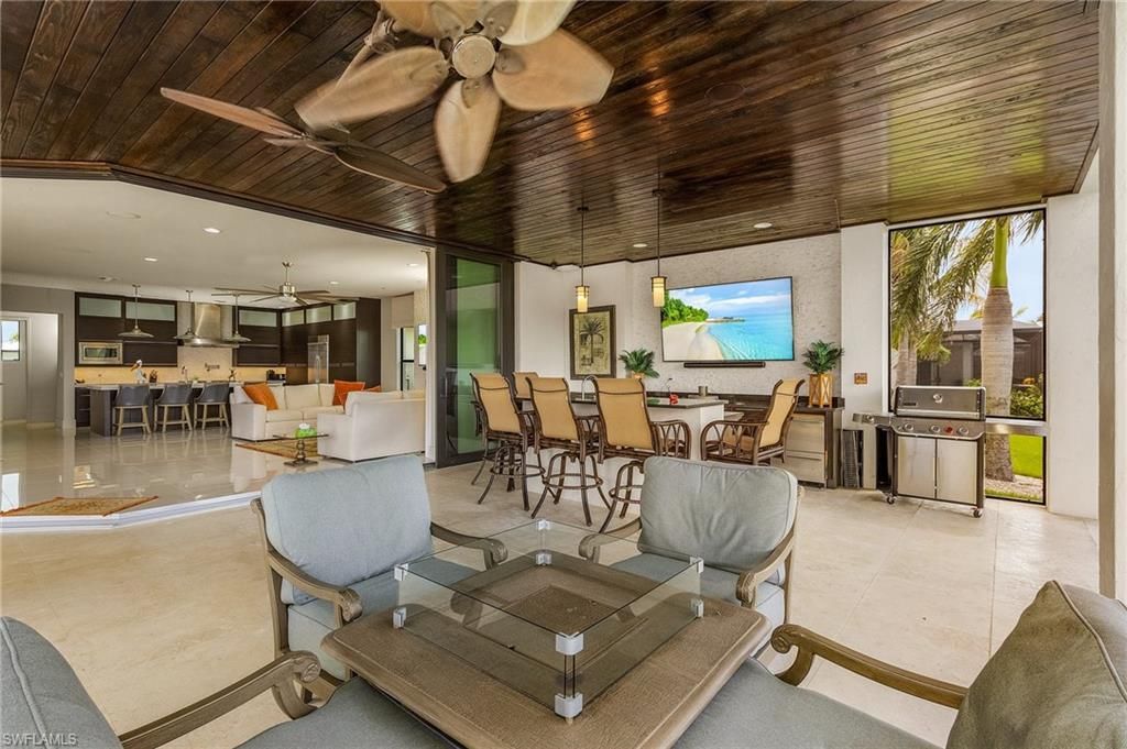 Dining room, Interior, Kitchen, Pendant Lights, Recessed Lighting, Stainless Steel Appliances, Wooden Ceilings