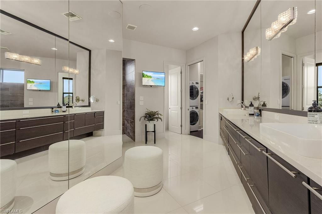 Bathroom, Dual Sink Vanities, Interior, Pendant Lights, Recessed Lighting