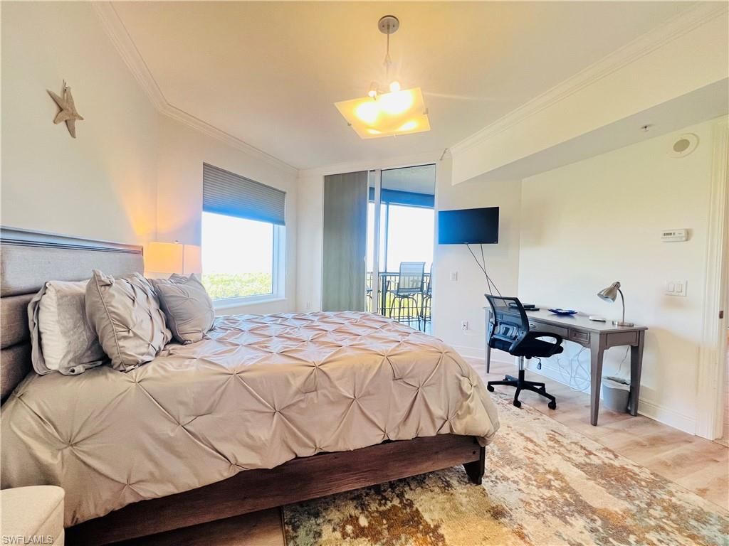 Bedroom, Home Office, Interior, Pendant Lights, Wood Texture Flooring