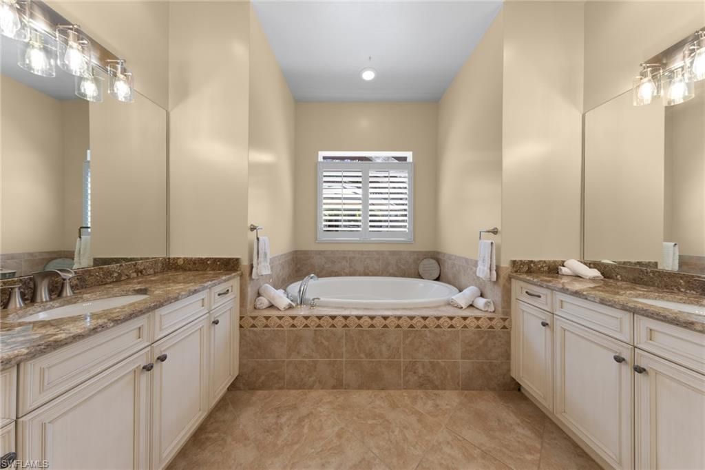Bathroom, Dual Sink Vanities, Interior, Recessed Lighting
