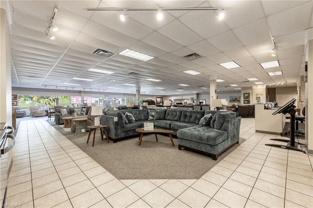 Fitness Equipment, Interior, Living room, Recessed Lighting