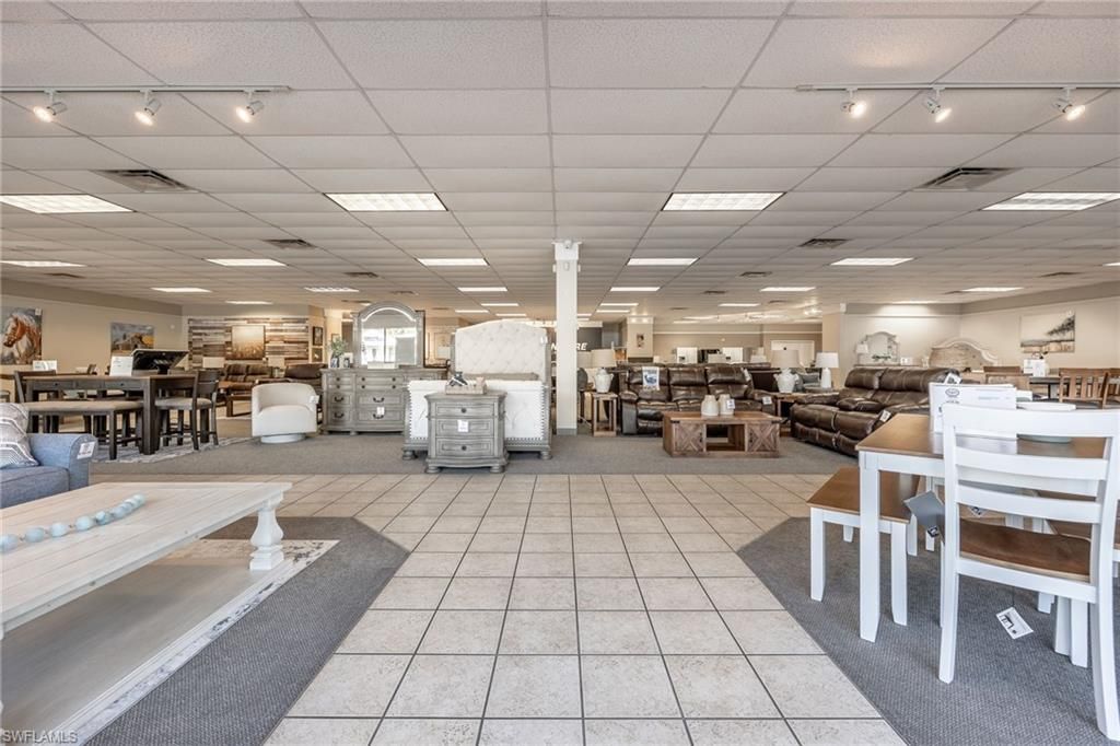 Dining room, Interior, Living room, Pendant Lights, Recessed Lighting