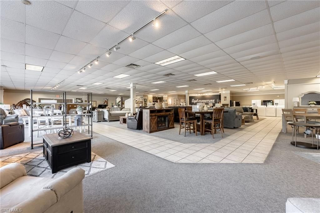 Dining room, Interior, Living room, Pendant Lights, Recessed Lighting