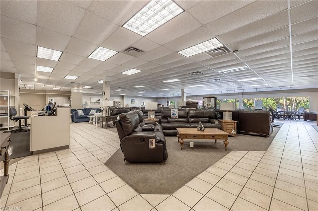 Fitness Equipment, Interior, Living room, Recessed Lighting