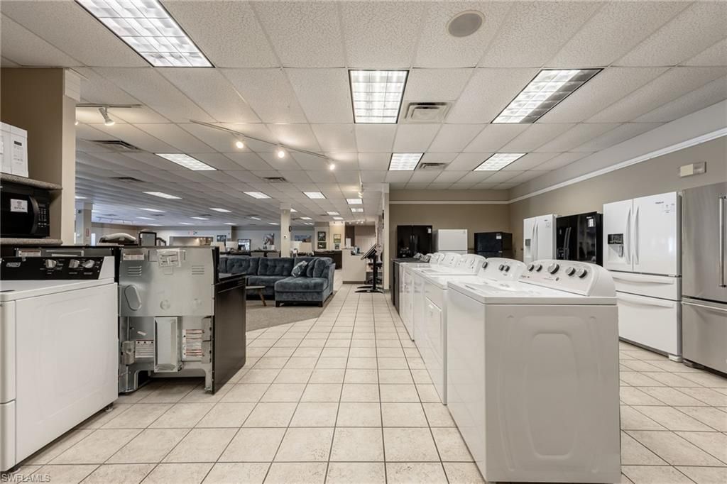 Interior, Kitchen, Living room, Recessed Lighting, Washer