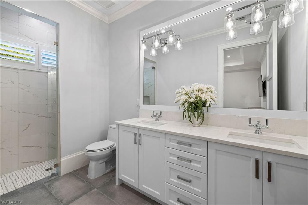 Interior, Washer, Wood Texture Flooring