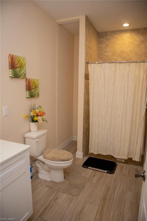 Bathroom, Interior, Recessed Lighting, Wood Texture Flooring