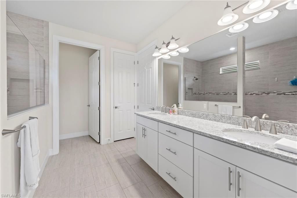 Bathroom, Dual Sink Vanities, Interior, Recessed Lighting
