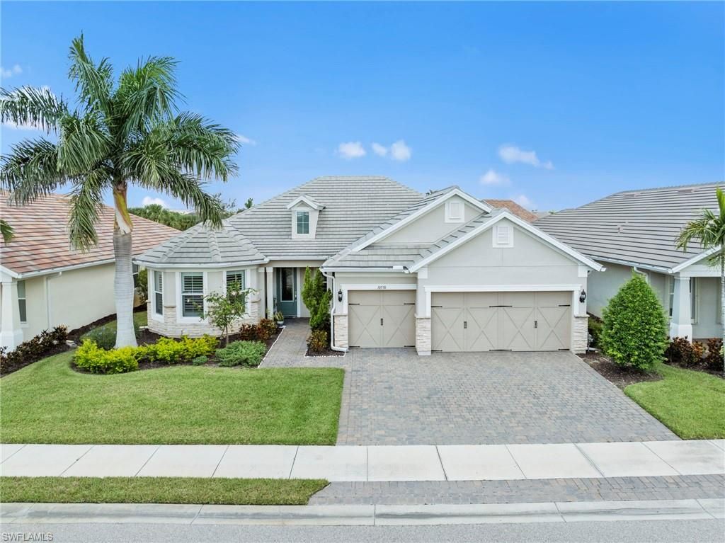 Attached, Exterior, Facade, Ranch