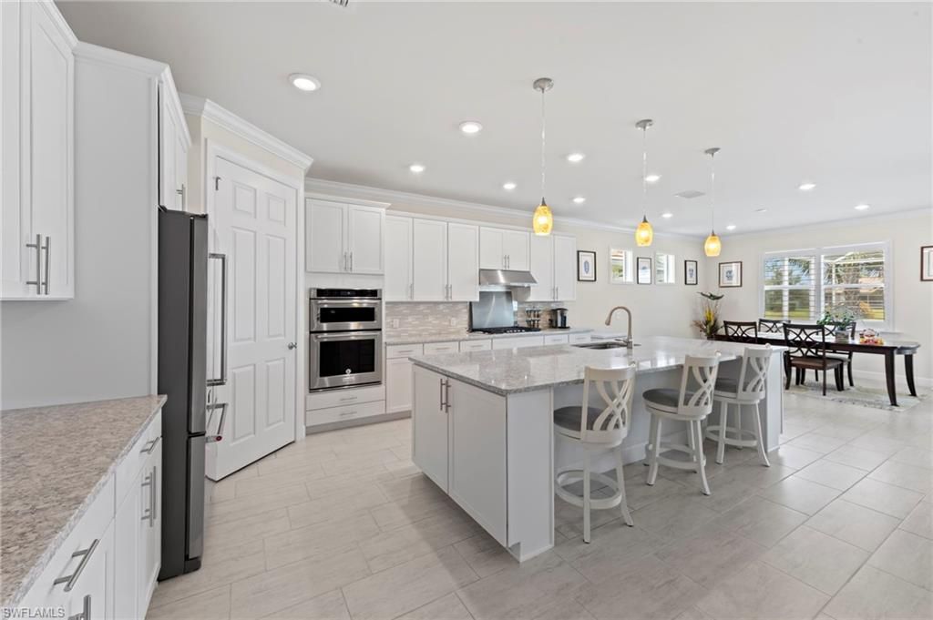 Dining room, Interior, Kitchen, Pendant Lights, Recessed Lighting, Stainless Steel Appliances