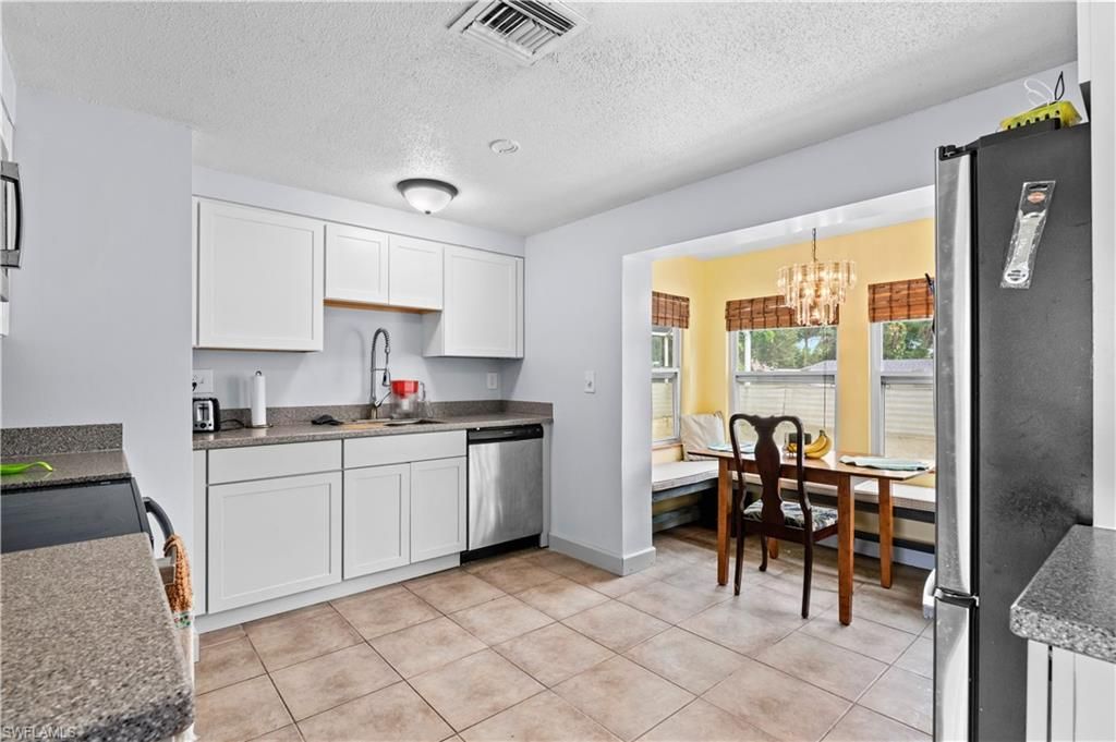 Chandelier, Dining room, Interior, Kitchen