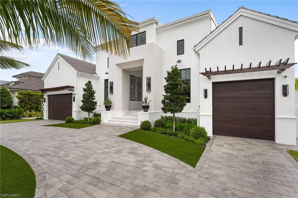 Attached, Exterior, Facade, Spanish Mediterranean