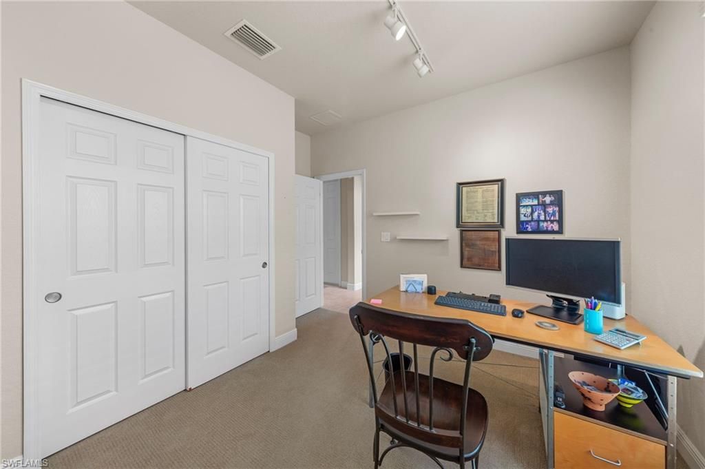 Home Office, Interior