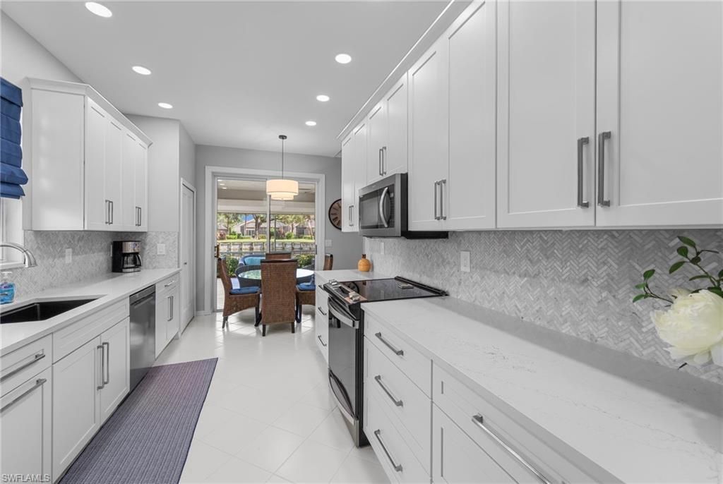 Dining room, Interior, Kitchen, Pendant Lights, Recessed Lighting, Stainless Steel Appliances