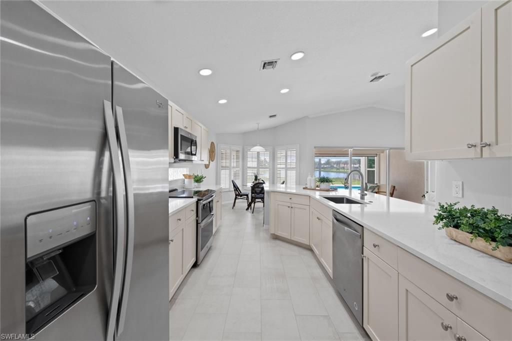 Dining room, Interior, Kitchen, Pendant Lights, Recessed Lighting, Stainless Steel Appliances