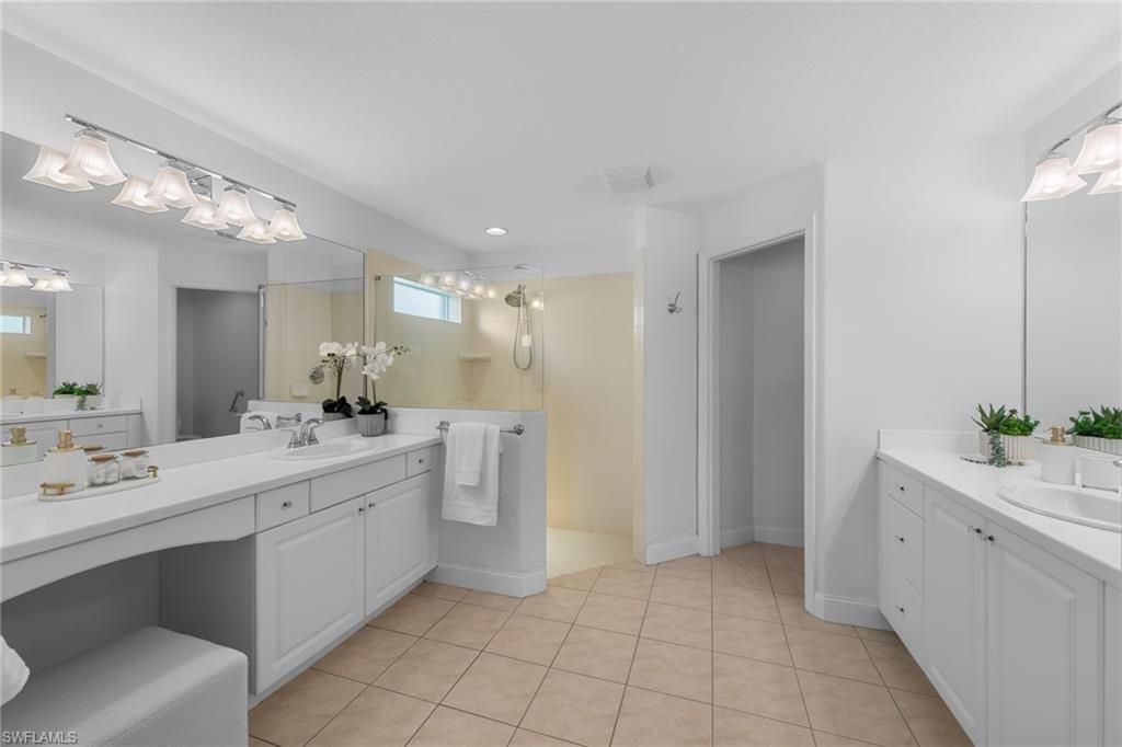 Bathroom, Dual Sink Vanities, Interior, Recessed Lighting