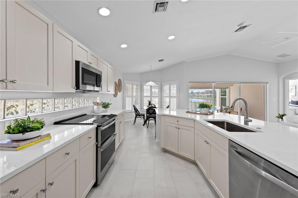 Dining room, Interior, Kitchen, Pendant Lights, Recessed Lighting, Stainless Steel Appliances